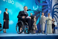 МОДА РАСПРАВЛЯЕТ КРЫЛЬЯ