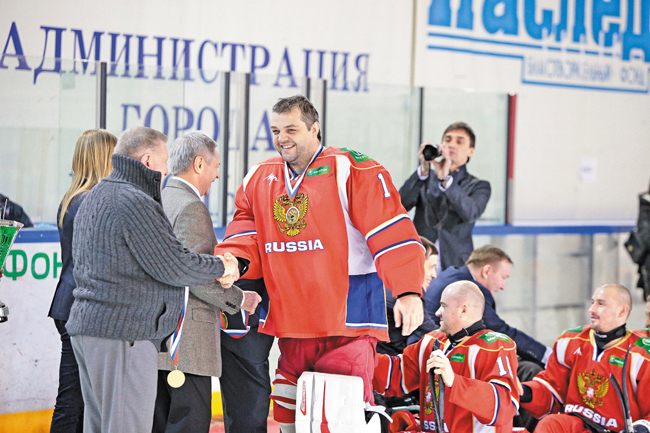 Голкипер нашей хоккейной дружины Михаил Иванов –  настоящий богатырь!