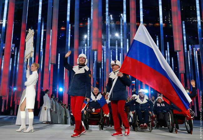 Знаменосец российской сборной Валерий Редкозубов