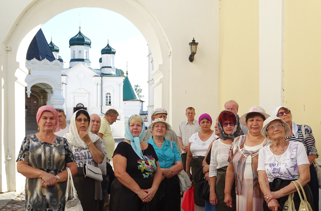 «Азимут» показывает курс Организаторы слёта предоставили гостям массу возможностей для неформального общения друг с другом на вечере знакомств, во время экскурсий в Ипатьевский и Богоявленско-Анастасин монастыри, в костромские музеи деревянного зодчества, льна и бересты