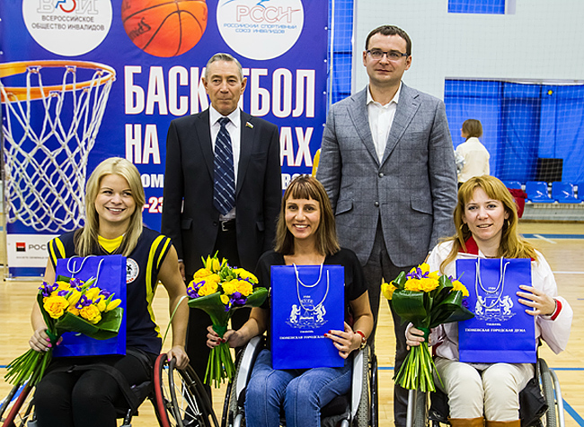 Три грации. Алина Новожилова («БасКИ), Юлия Абрамашвили («Импульс») и Наталья Варавко («Ермак»)