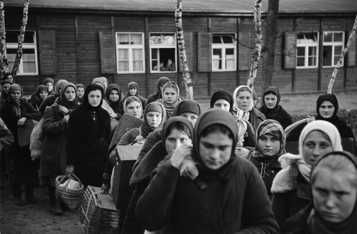 Отправка советских девушек на принудительные работы в «Великую Германию»