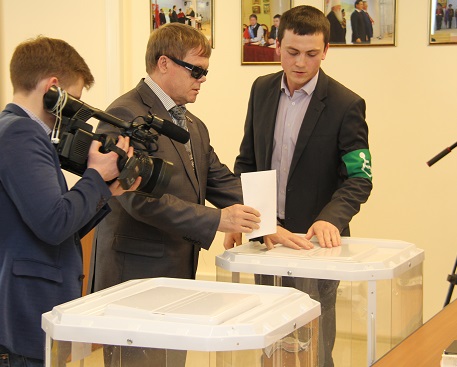 Владимир Вшивцев тестирует комплект «Доступные выборы»