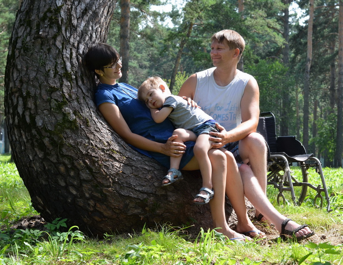 Перехожевы со старшим сыном Лёвушкой на отдыхе в Зенковском парке